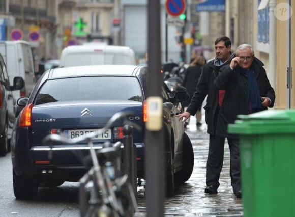 Le lendemain de sa rencontre avec le magistrat Jean-Michel Gentil, Nicolas Sarkozy a reçu l'ancien Premier Ministre Jean-Pierre Raffarin. Le 23 novembre 2012 à Paris.