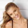 Nina Agdal pose pour la collection Holiday 2012 d'Aerie.