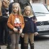 Leonor et Sofia, filles du prince Felipe et de la princesse Letizia d'Espagne, visitaient le 25 novembre 2012 à l'hôpital Quiron San José de Madrid le roi Juan Carlos Ier après son arthroplastie à la hanche gauche.