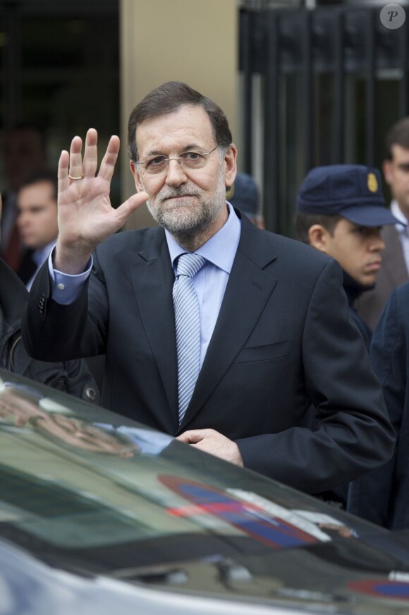 Le Premier ministre espagnol Mariano Rajoy le 25 novembre 2012 à l'hôpital Quiron San José de Madrid pour voir le roi Juan Carlos Ier après son arthroplastie à la hanche gauche.
