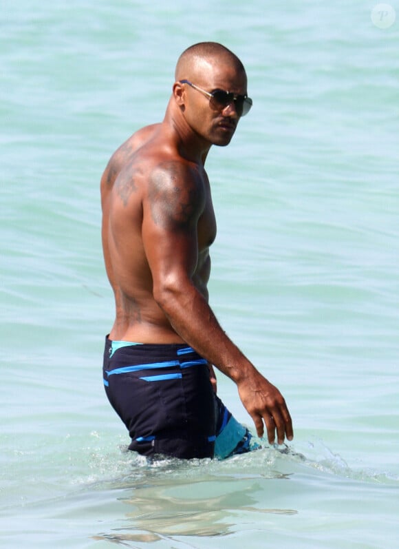 Shemar Moore prend un bain de mer en vacances à Miami le 30 juin 2012.