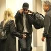 Robert Pattinson arrivant à l'aéroport de Los Angeles le 26 Novembre 2012.