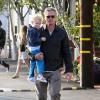 Eric Dane et sa fille Billie font du shopping à Beverly Hills le 26 novembre 2012.