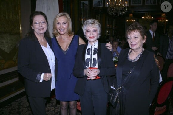Claudine Coster, Fabienne Amiach et Sophie Darel lors de la soirée caritative au profit de l'association Soleil d'Enfance, au Fouquet's à Paris le 26 novembre 2012