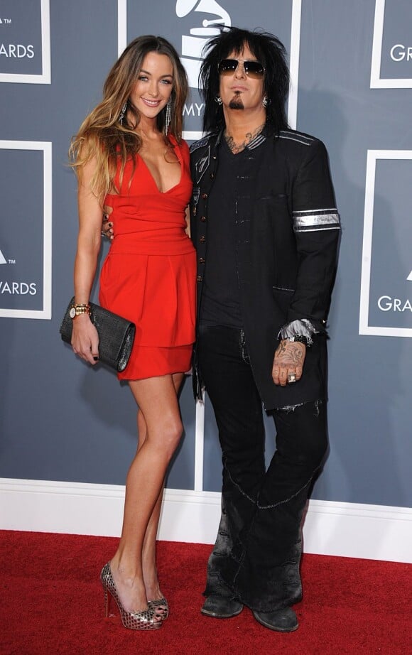 Nikki Sixx et Courtney Bingham aux 53e Grammy Awards en février 2011. Ils se sont fiancés en novembre 2012, lors d'un voyage de Thanksgiving à Saint-Barthélemy.