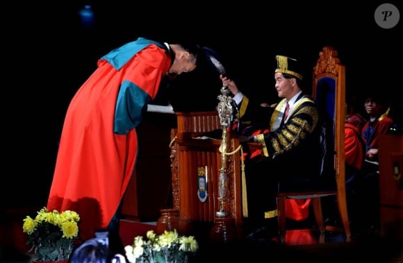 Yao Ming a été fait Docteur Honoris Cosas en Sciences Sociales à l'université de Hong Kong le 27 novembre 2012