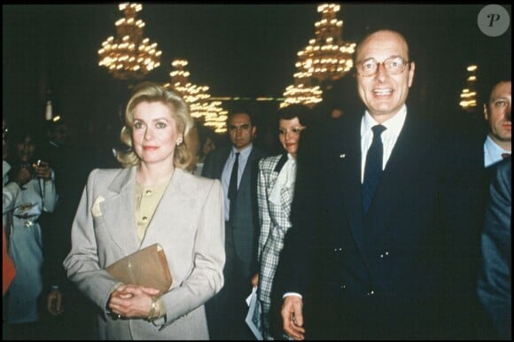 Jacques Chirac et Catherine Deneuve à Paris le 23 juin 1977.