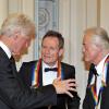John Paul Jones, et Jimmy Page, avec Bill Clinton lors de la cérémonie de remise d'honneurs au Kennedy Center à Washington le 1er décembre 2012