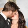Liam McIntyre et la belle Erin Hasan s'embrassent, en janvier 2012 à Los Angeles