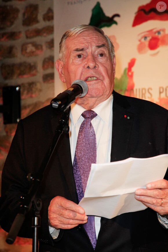 Julien Lauprêtre assiste à la soirée de lancement de l'opération les Pères Noel Verts à Paris le 3 décembre 2012.
