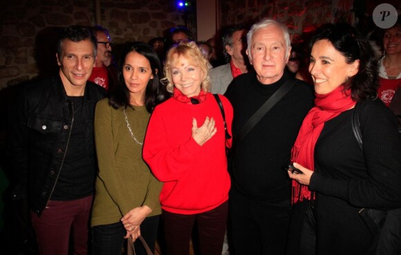 Nagui, Sophia Aram, Marcel Amont, Isabelle Aubret et Isabelle Alonso assistent à la soirée de lancement de l'opération les Pères Noel Verts à Paris le 3 décembre 2012.