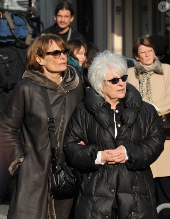 Catherine Lara aux obsèques d'Annie Girardot le 4 mars 2011 à Paris.