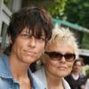 Muriel Robin et sa compagne Anne Le Nen à Paris le 28 mai 2009.