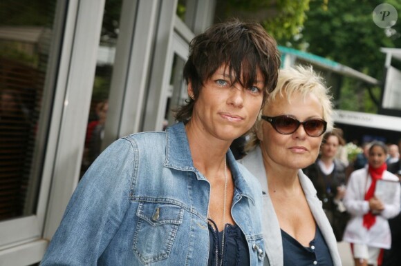 Muriel Robin et sa compagne Anne Le Nen à Paris le 28 mai 2009.