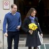 Kate Middleton, enceinte, a quitté en compagnie de son époux le prince William l'hopital King Edward VII le 6 décembre 2012 après trois jours de traitement pour des troubles liés à sa grossesse.