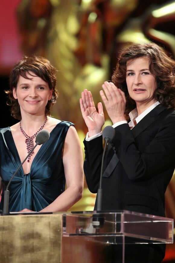 Juliette Binoche et Valérie Lemercier lors des César 2007