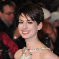 Anne Hathaway affirme son bonheur de mariée et rêve de devenir maman