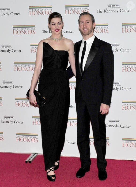 Anne Hathaway et son mari également acteur Adam Shulman à Washington le 3 décembre 2011.