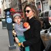 Miranda Kerr et son fils Flynn à New York, le 7 décembre 2012.