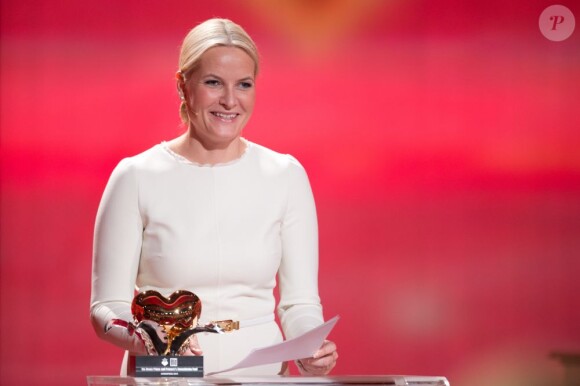 La princesse Mette-Marit de Norvège le 15 décembre 2012 à Berlin lors du gala caritatif télévisé Ein Herz für Kinder, au cours duquel elle a reçu le Golden Heart award pour son engagement en faveur de l'enfance.