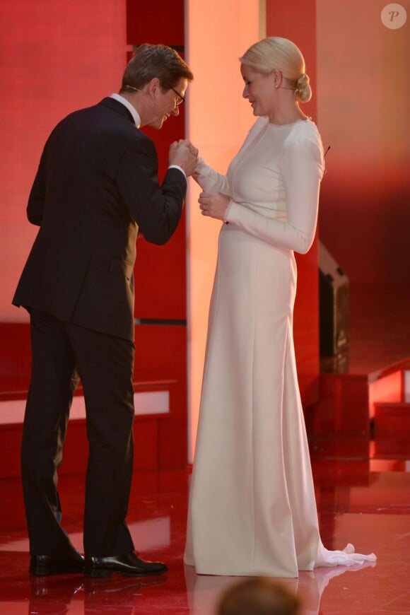 La princesse Mette-Marit de Norvège à Berlin le 15 décembre 2012 lors du gala caritatif télévisé Ein Herz für Kinder, au cours duquel elle a reçu le Golden Heart award pour son engagement en faveur de l'enfance.