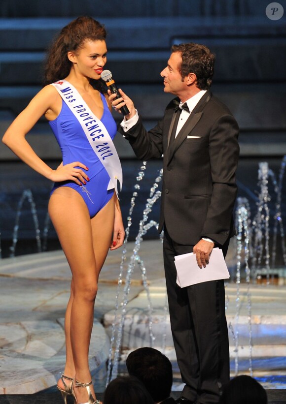 Auline Grac, en maillot de bain, élue Miss Prestige National 2013 au Lido, le 10 décembre 2012