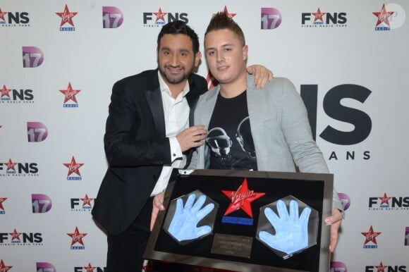 Cyril Hanouna et son meilleur fan lors de la soirée Virgin Radio Fans, à Paris, le 8 décembre 2012
