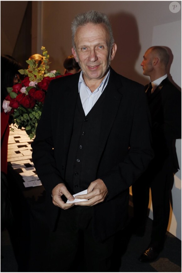 Jean-Paul Gaultier lors du dîner organisé par Babeth Djian au profit de l'association Amis des Enfants du Monde à l'Espace Pierre Cardin. Paris, le 6 décembre 2012.