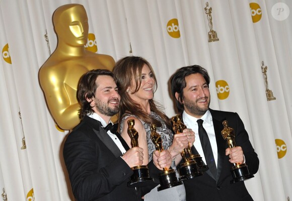 Mark Boal, Kathryn Bigelow et Greg Shapiro savourent leurs 7 Oscars au  Kodak Theater de Los Angeles, le 7 mars 2010.