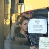 Exclusif - Ashton Kutcher et Mila Kunis quittent le restaurant Bossa Nova. Los Angeles, le 11 décembre 2012.