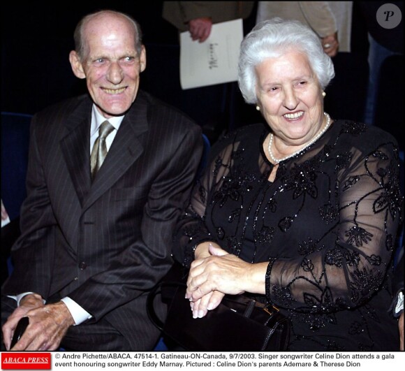 Céline Dion participe à un gala hommage au parolier Eddy Marnay, avec son père Adhémar et sa mère Thérèse à Gatineau au Québec le 9 juillet 2003.