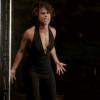 Alicia Keys dans le clip de son titre Brand New Me. La chanteuse se lâche face au miroir.
