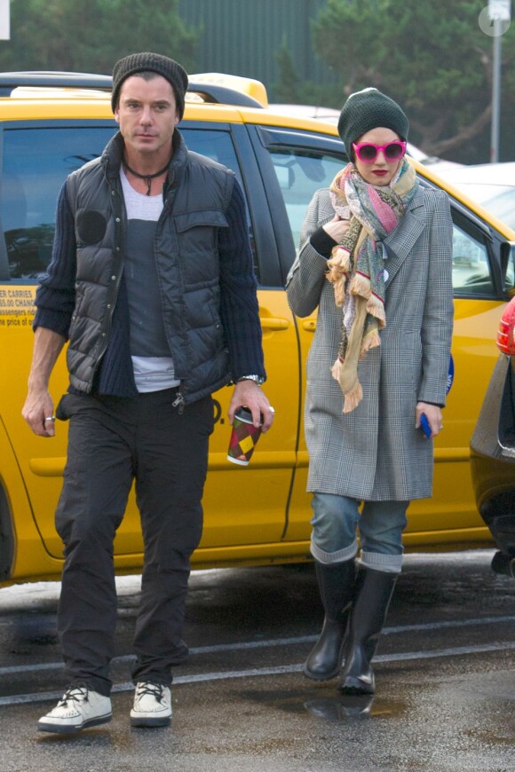 Exclusif - Gwen Stefani et son mari Gavin Rossdale se rendent chez Stabucks pour un café à emporter après avoir déposé leur fils Kingston, six ans, à l'école. Los Angeles, le 17 décembre 2012.