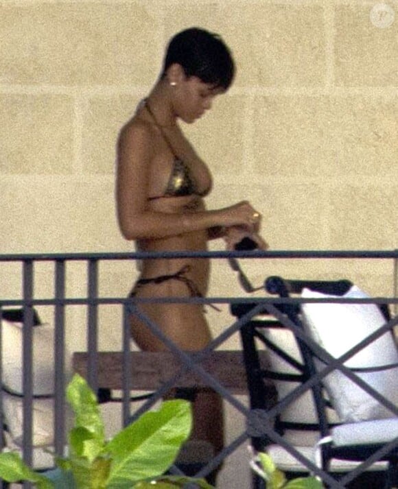 Rihanna, sublime, en vacances dans une villa à la Barbade, le 19 decembre 2012