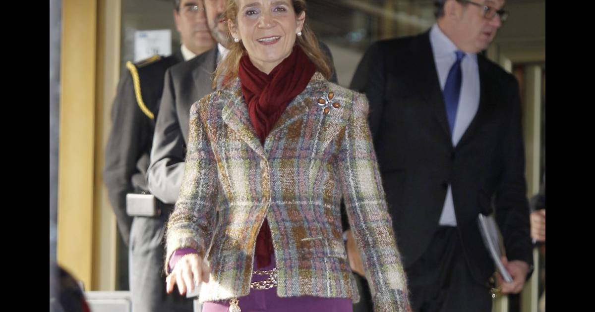Elena d'Espagne : Au boulot et avec le sourire le jour de ses 49 ans