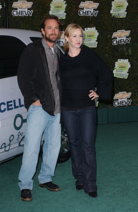 Luke Perry et Jennie Garth le 19 février 2008 à Los Angeles. Ils sont décidément inséparables.