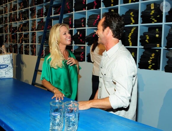 Jennie Garth et Luke Perry le 23 août 2012 à Los Angeles. Toujours aussi complices.