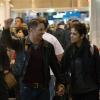 Halle Berry et Olivier Martinez arrivent à l'aéroport de Roissy Charles De Gaulle, le 22 décembre 2012, à Paris. Halle Berry va passer Noel dans la famille d' Olivier Martinez sans sa fille Nahla qui est restée aux Etats-Unis avec son père Gabriel Aubry.