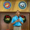 Barack Obama et Michelle Obama sont allés rendre une petite visite à des militaires lors d'un dîner de Noël à Hawaï. Le 25 décembre 2012. Le président a fait un discours.