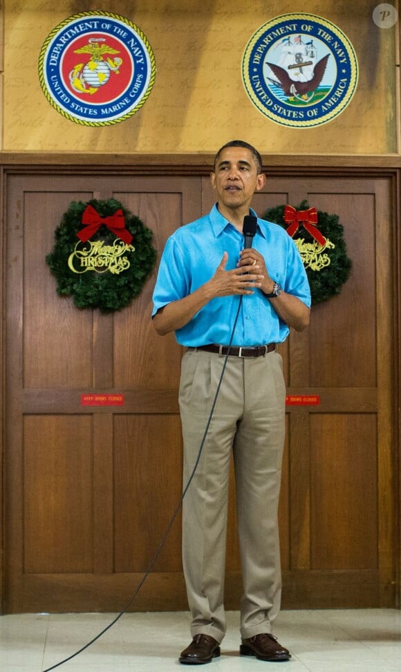 Barack Obama et Michelle Obama sont allés rendre une petite visite à des militaires lors d'un dîner de Noël à Hawaï. Le 25 décembre 2012. Le président a fait un discours.