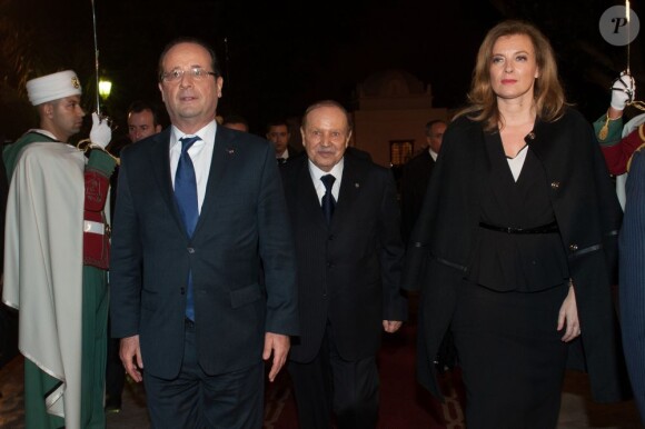 François Hollande et Valérie Trierweiler à Alger, le 19 décembre 2012.