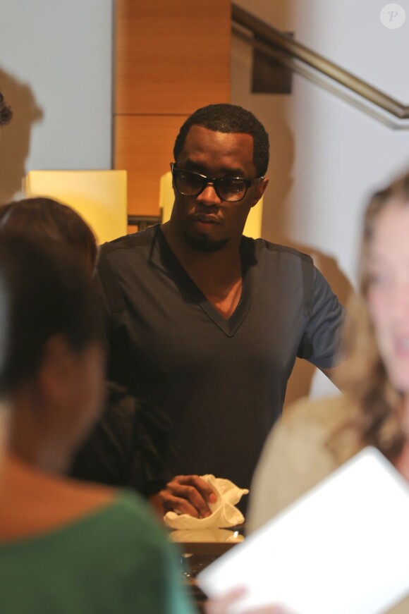 Diddy, de son vrai nom Sean John Combs, fait du shopping à Gustavia sur l'île de Saint-Barthélemy. Le 26 décembre 2012.