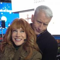 Kathy Griffin : Sa fausse fellation sur Anderson Cooper, un scandale en live