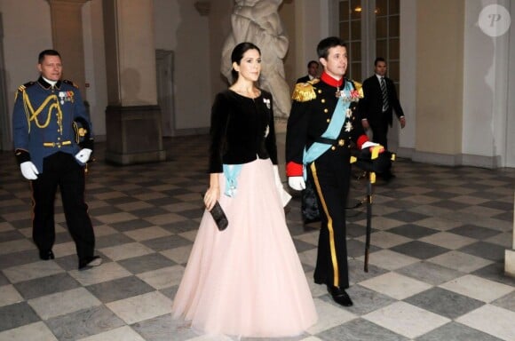 Le prince Frederik et la princesse Mary de Danemark arrivant le 4 janvier 2013 à Christiansborg pour la réception des responsables des grandes organisations nationales.