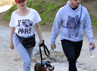 Rose McGowan, toujours blonde et à la cool, en promenade à Hollywood