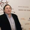 Gérard Depardieu faisant la promotion du vin d'Anjou "Château de Tignes", à Moscou, le 28 octobre 2007.