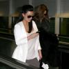 Kim Kardashian, enceinte, arrive à l'aéroport de Miami, le 6 janvier 2013. La star de la télé-réalité dévoile les premiers signes de sa grossesse.