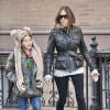 La super maman Sarah Jessica Parker emmène son fils James à l'école avant de venir chercher ses jumelles Marion et Tabitha, à New York, le 7 janvier 2013 - James ne quitte plus son bonnet