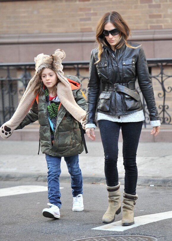 La super maman Sarah Jessica Parker emmène son fils James, 9 ans, à l'école avant de venir chercher ses jumelles Marion et Tabitha, à New York, le 7 janvier 2013