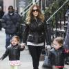 La super maman Sarah Jessica Parker emmène son fils James à l'école avant de venir chercher ses jumelles Marion et Tabitha, à New York, le 7 janvier 2013